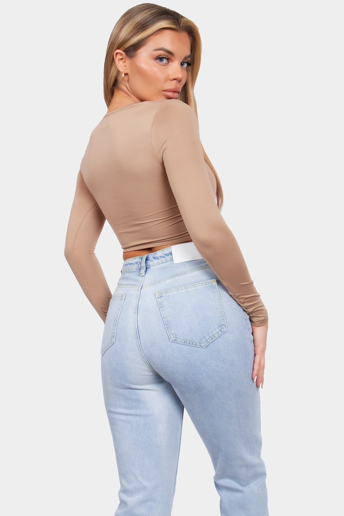 TA27559-BUSTY (image 4 of 4)